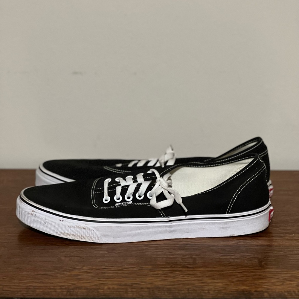 Men’s Vans Classic Size 14 Black and White. Rarely worn. Excellent condition.